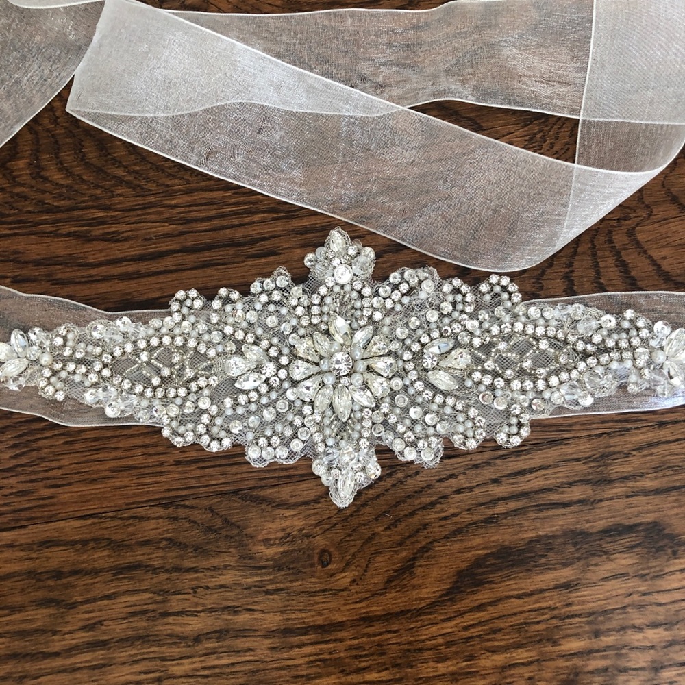 Wedding sash w rhinestone jeweled and small pearls - Picture 1 of 3